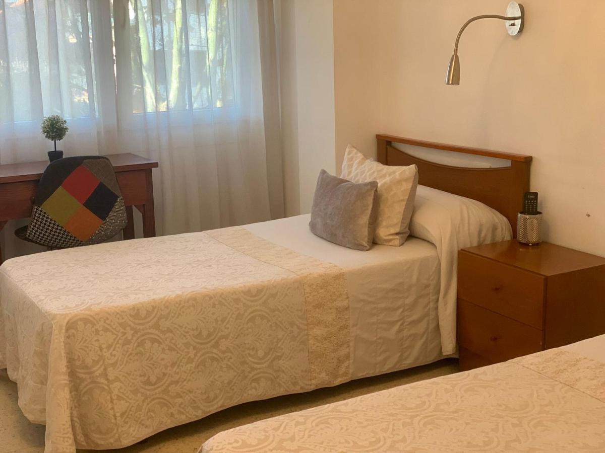 Hostal Torras Sant Hilari Sacalm Bagian luar foto