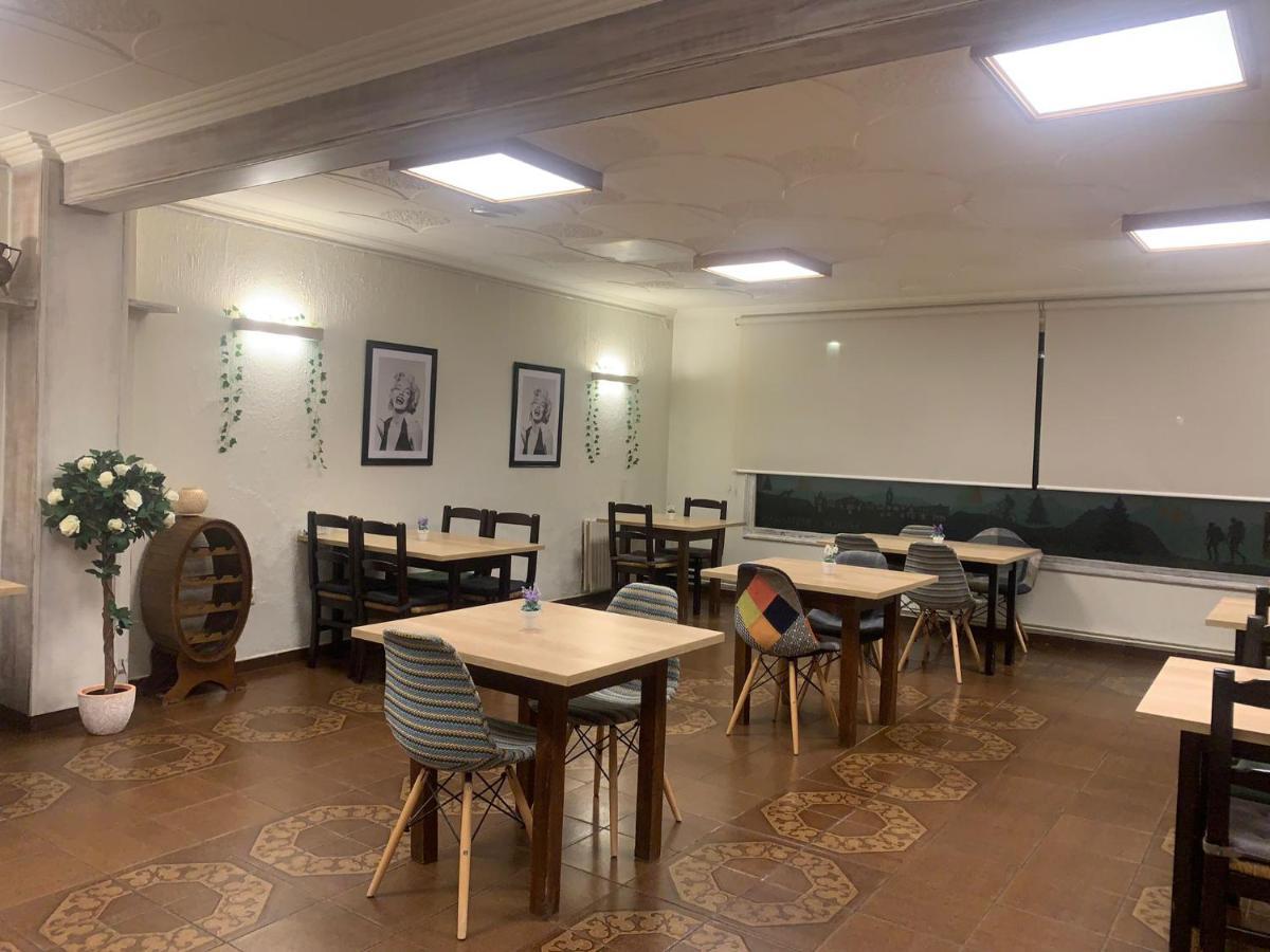 Hostal Torras Sant Hilari Sacalm Bagian luar foto