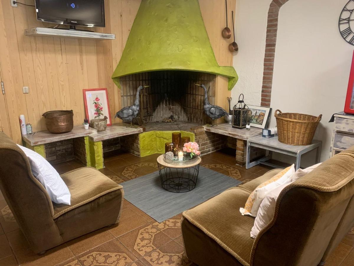Hostal Torras Sant Hilari Sacalm Bagian luar foto